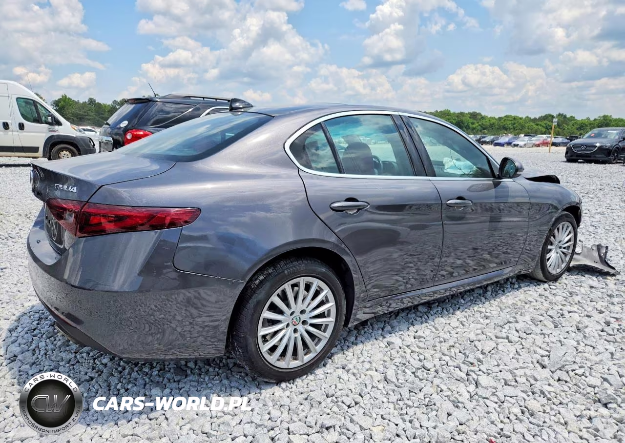 2021 Alfa Romeo Giulia Sport VIN:ZARFANAN0M7644910 - 3