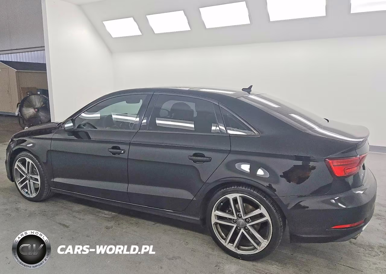 2018 Audi A3 Premium VIN:WAUAUGFF7J1042400 - 2