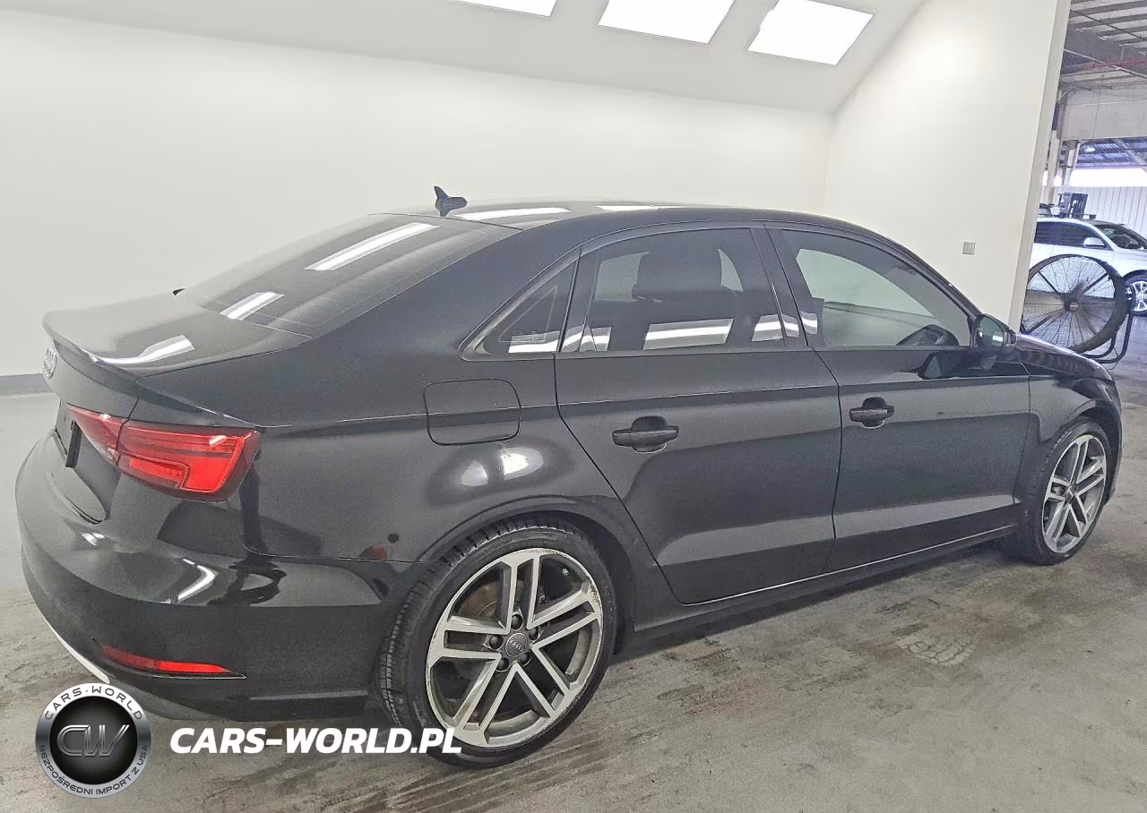 2018 Audi A3 Premium VIN:WAUAUGFF7J1042400 - 3