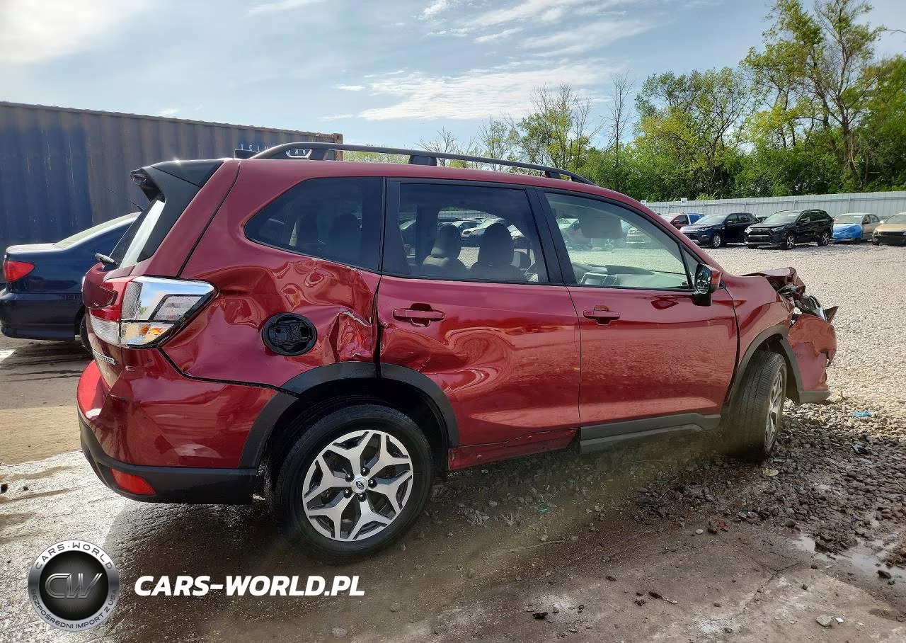 2024 Subaru Forester Premium VIN:JF2SKADC6RH493356 - 3