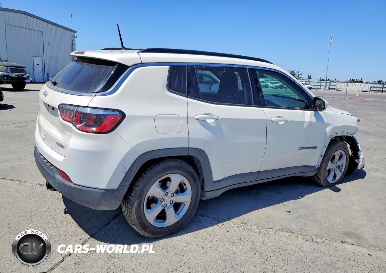 2018 Jeep Compass Latitude VIN:3C4NJCBB1JT495302 - 3