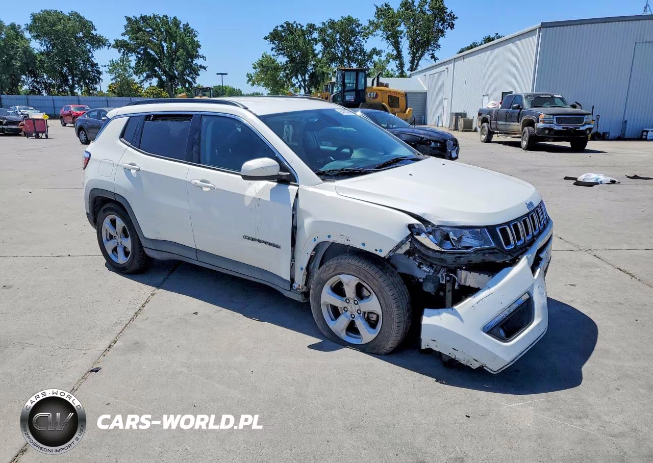 2018 Jeep Compass Latitude VIN:3C4NJCBB1JT495302 - 4