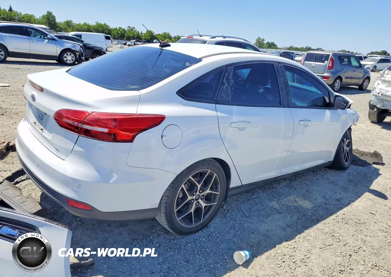 2018 Ford Focus Sel VIN:1FADP3H22JL217480 - 3