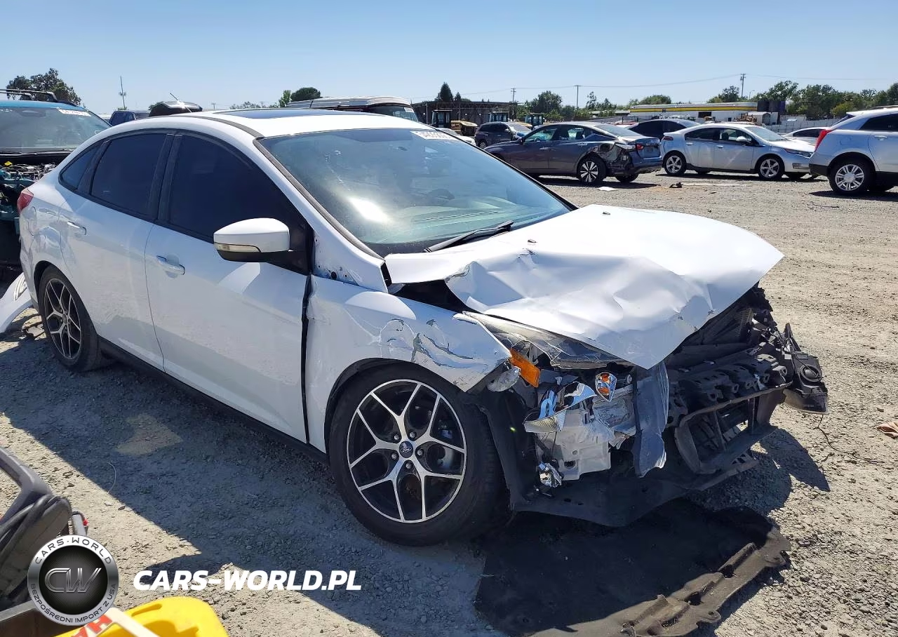 2018 Ford Focus Sel VIN:1FADP3H22JL217480 - 4