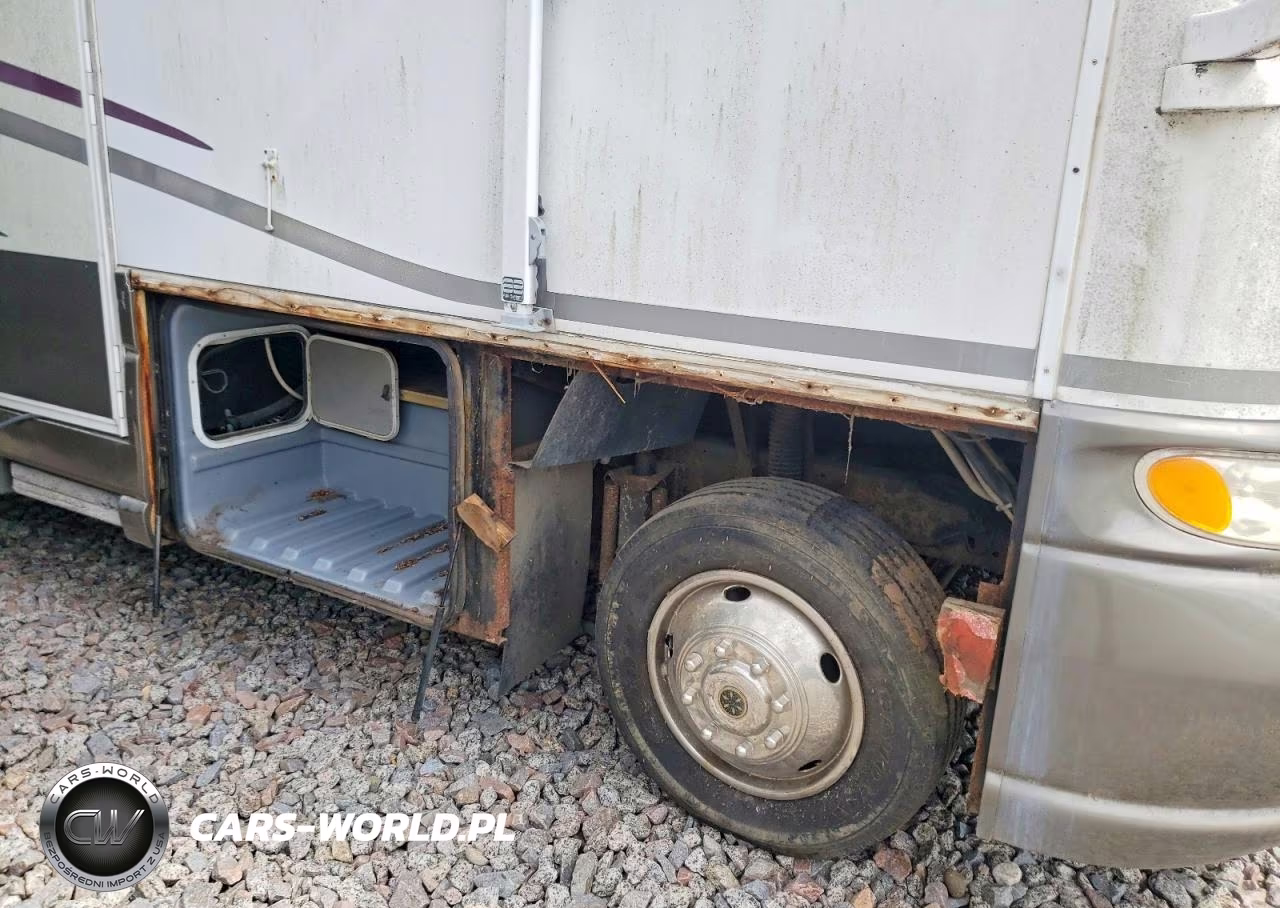 2000 Coachmen Santara Rv VIN:1FCNF53SXY0A06947 - 9