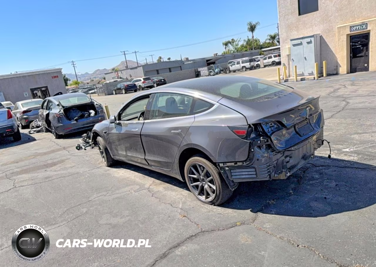 2018 Tesla Model 3 VIN:5YJ3E1EB6JF077201 - 3