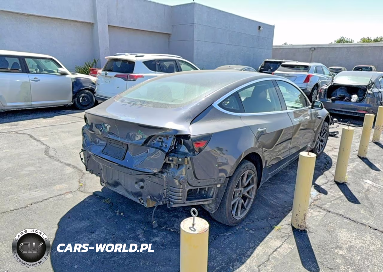 2018 Tesla Model 3 VIN:5YJ3E1EB6JF077201 - 4