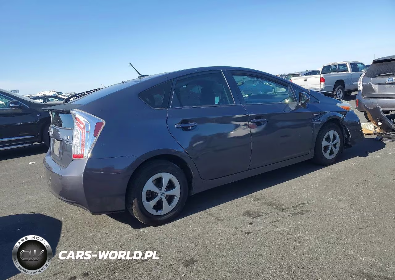 2013 Toyota Prius Four VIN:JTDKN3DU7D5644239 - 3