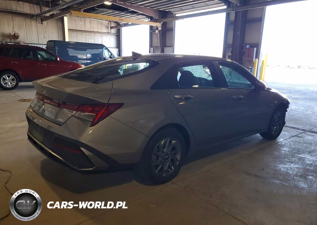2024 Hyundai Elantra Blue VIN:KMHLM4DJ8RU116592 - 3