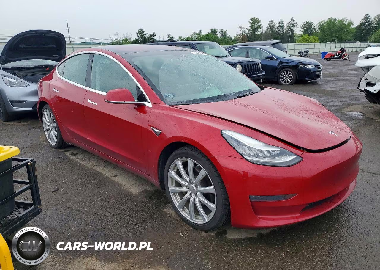 2018 Tesla Model 3 VIN:5YJ3E1EB6JF111475 - 4
