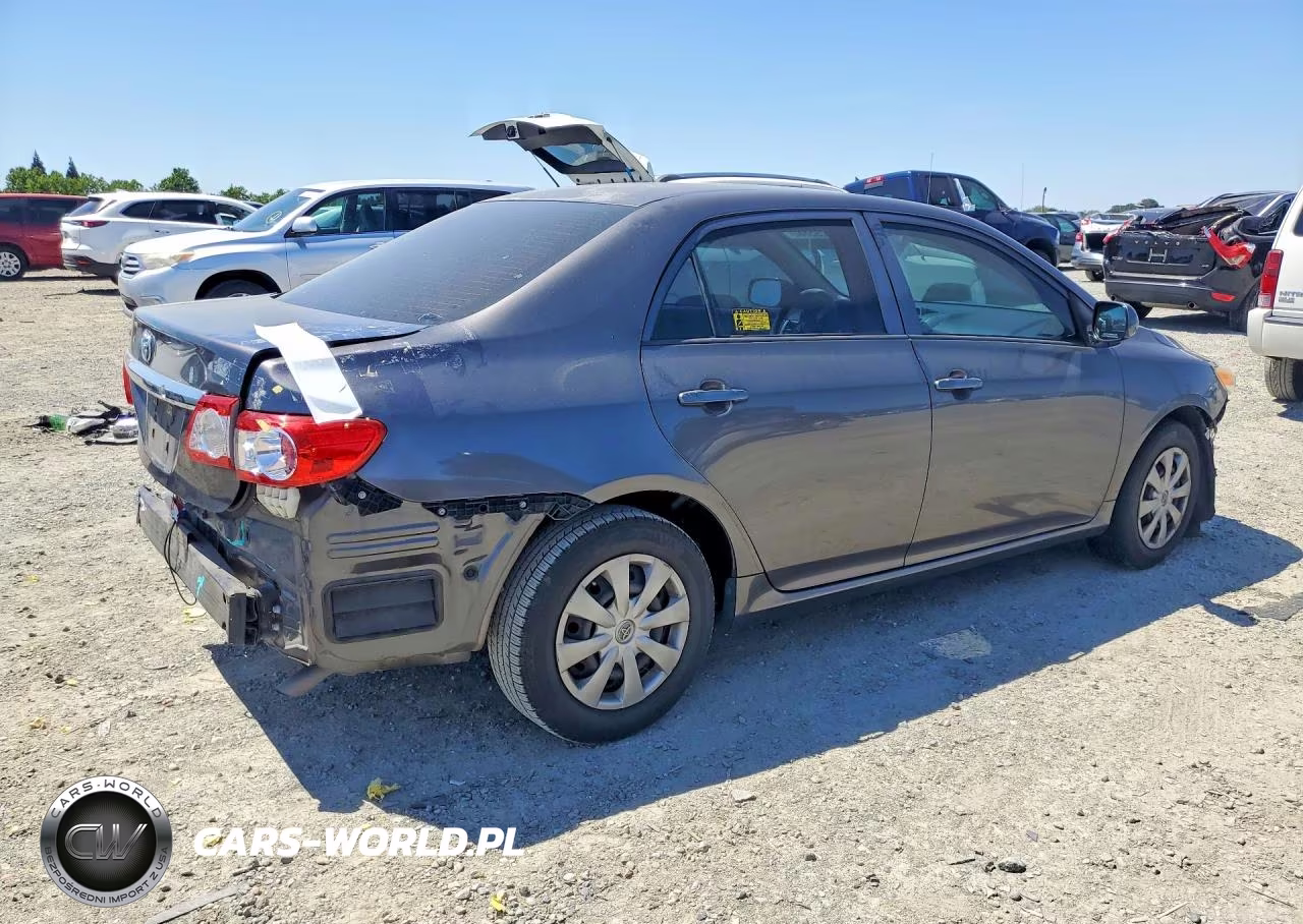 2013 Toyota Corolla L VIN:JTDBU4EE9DJ115639 - 3