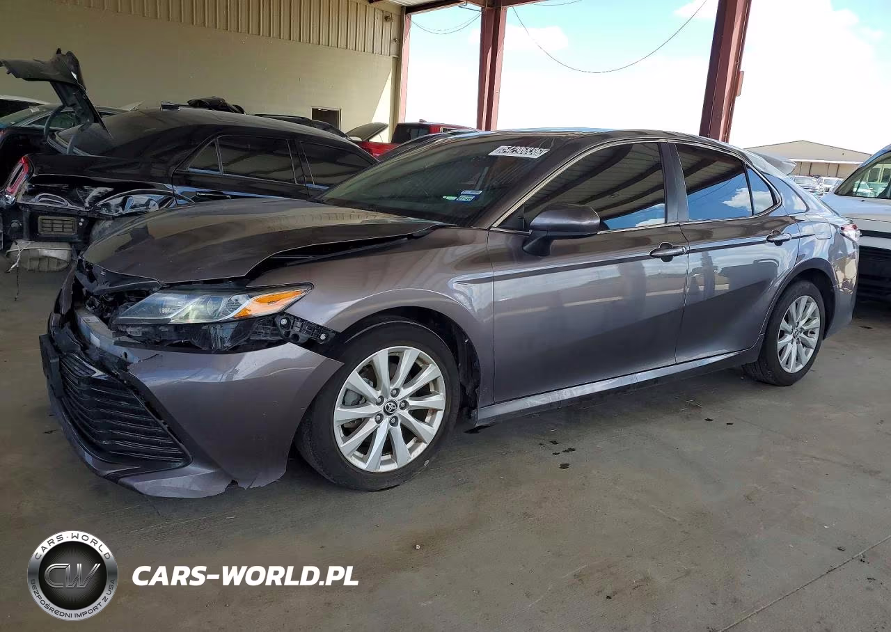 2020 Toyota Camry Le – zdjęcie 1 z 12