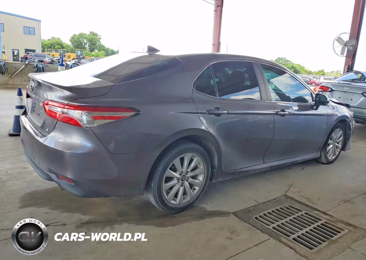 2020 Toyota Camry Le VIN:4T1C11AKXLU998666 - 3