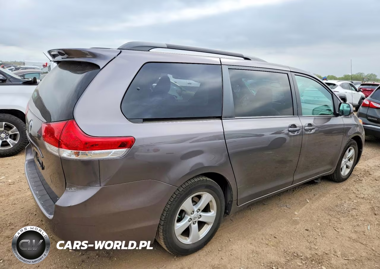 2014 Toyota Sienna Le VIN:5TDKK3DC9ES429859 - 3