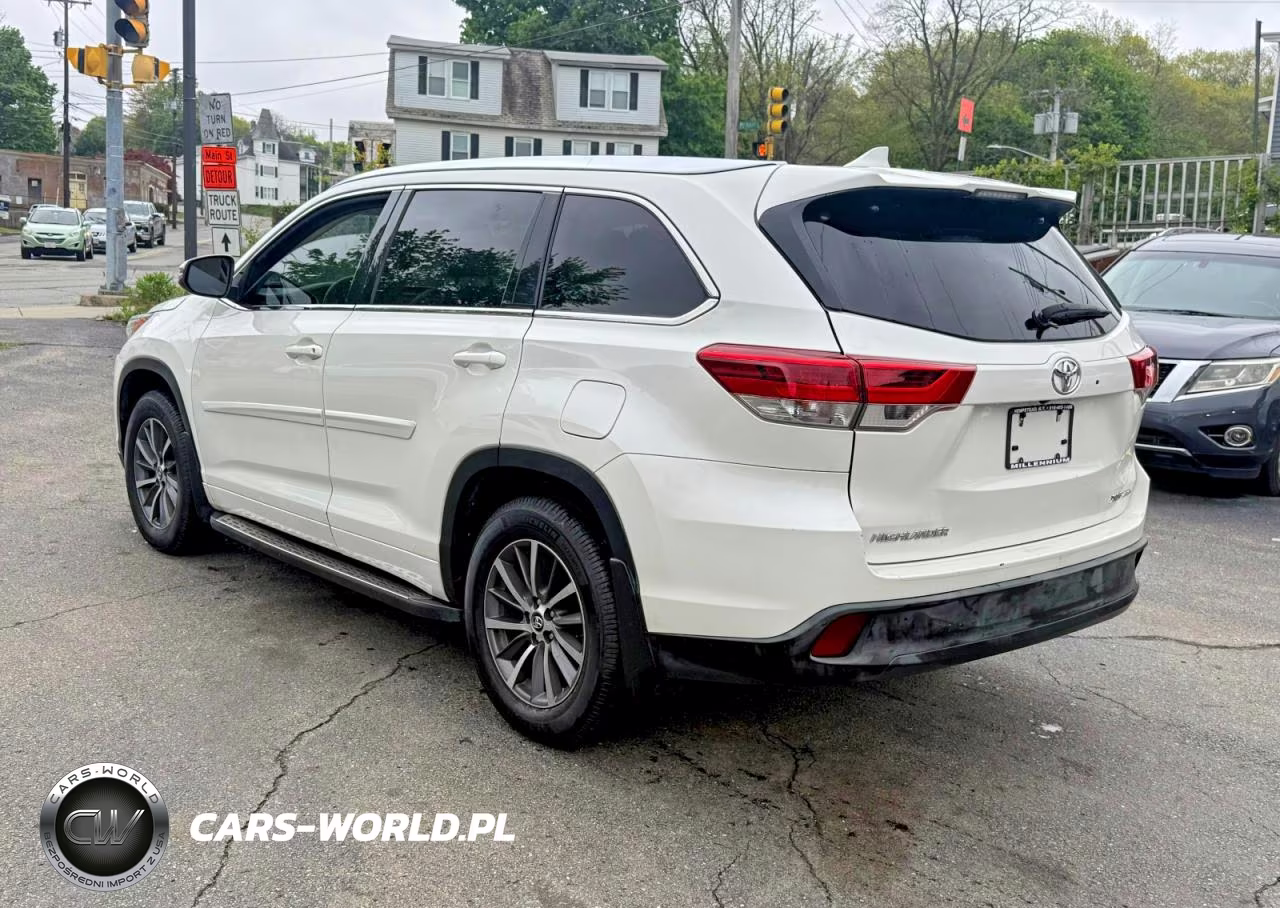 2018 Toyota Highlander Xle VIN:5TDJZRFH8JS549908 - 2