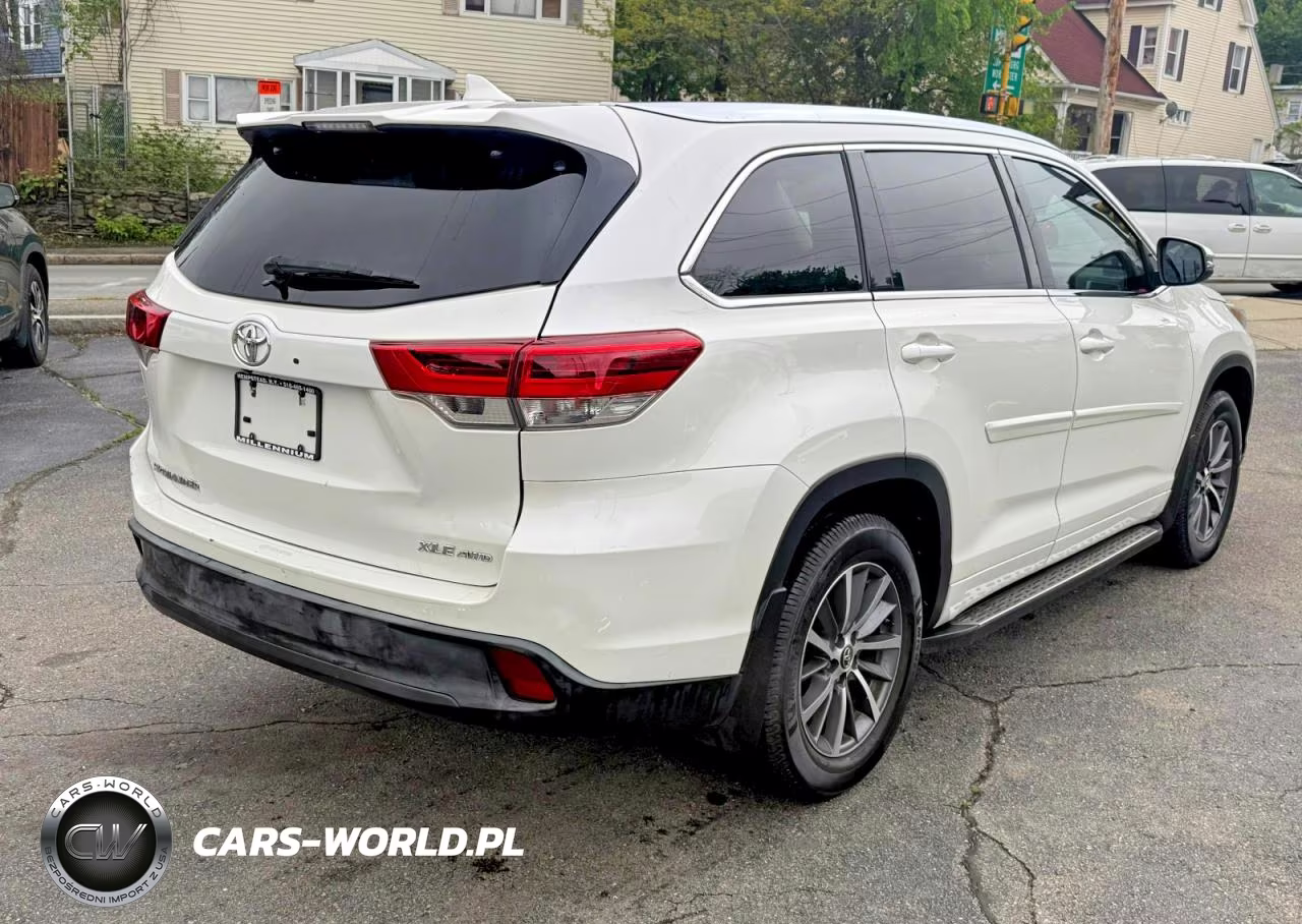 2018 Toyota Highlander Xle VIN:5TDJZRFH8JS549908 - 3