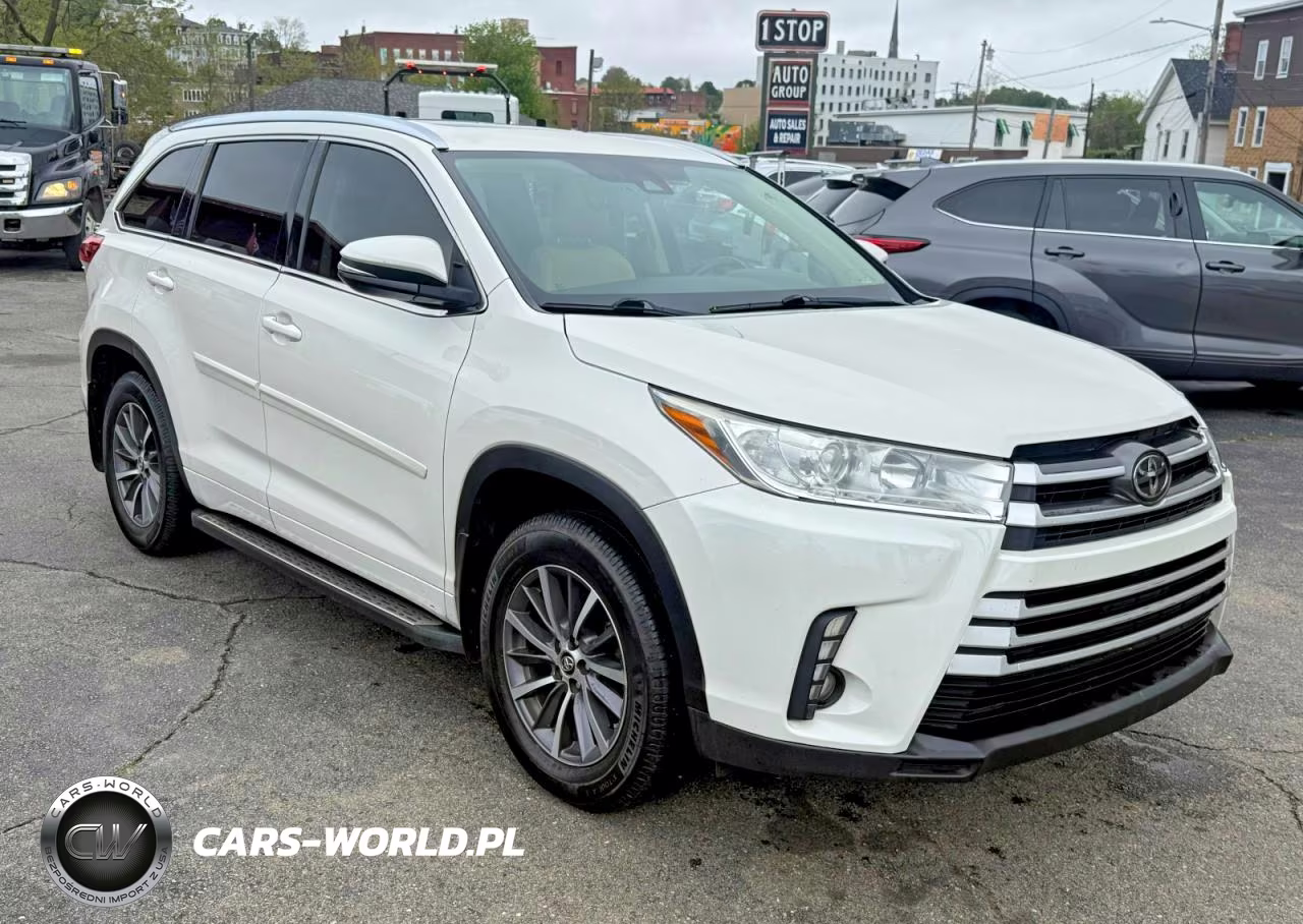 2018 Toyota Highlander Xle VIN:5TDJZRFH8JS549908 - 4