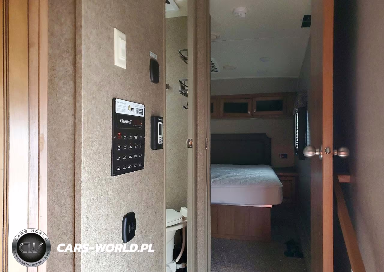 2018 Forest River Flagstaff Camper VIN:4X4FFLD22J1880436 - 5