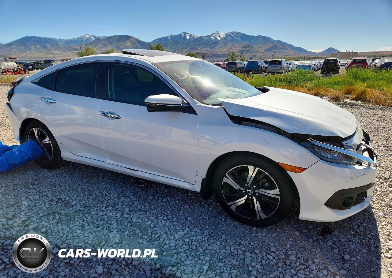 2016 Honda Civic Touring VIN:19XFC1F9XGE030699 - 4