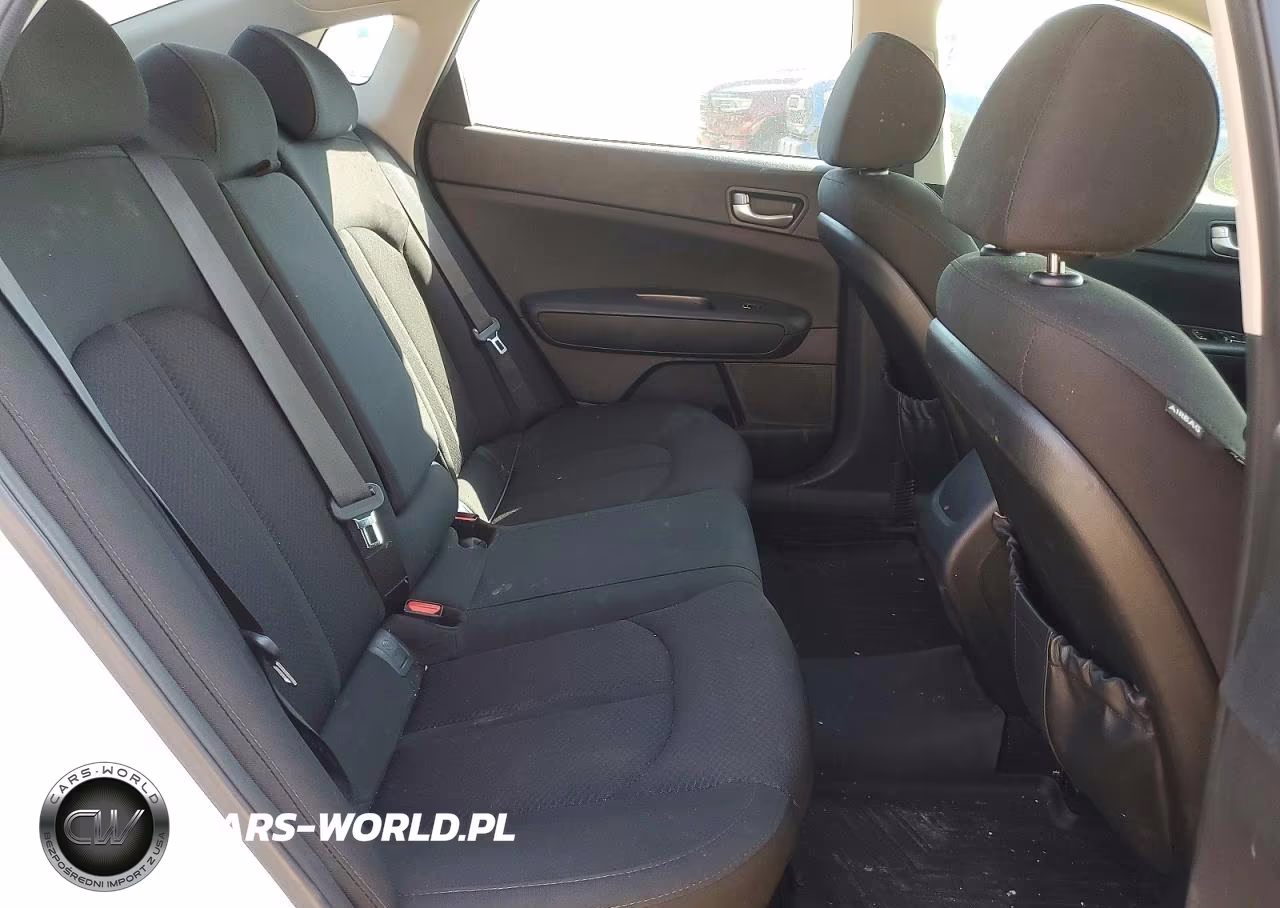 2017 Kia Optima Lx VIN:5XXGT4L31HG170882 - 10