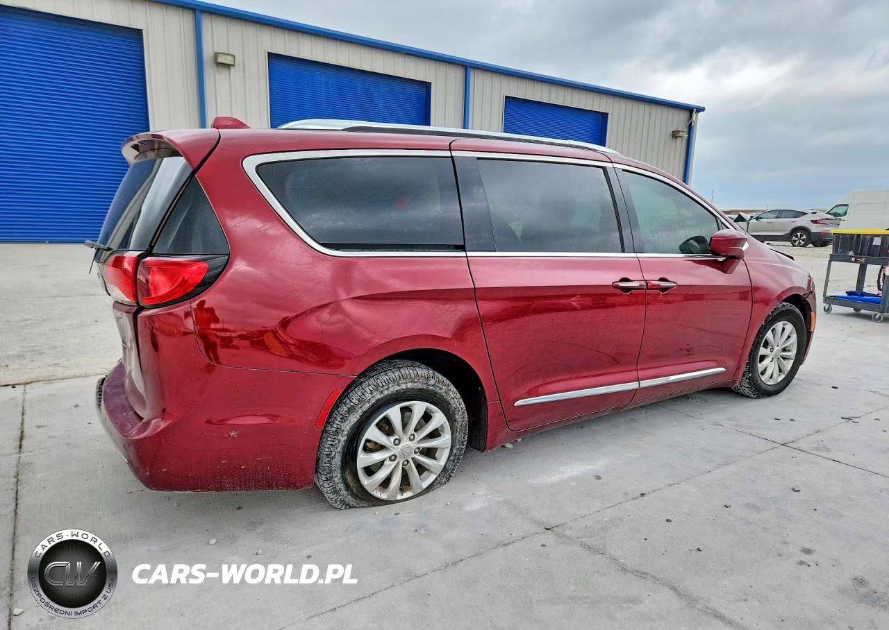 2019 Chrysler Pacifica Touring L VIN:2C4RC1BG2KR549514 - 3