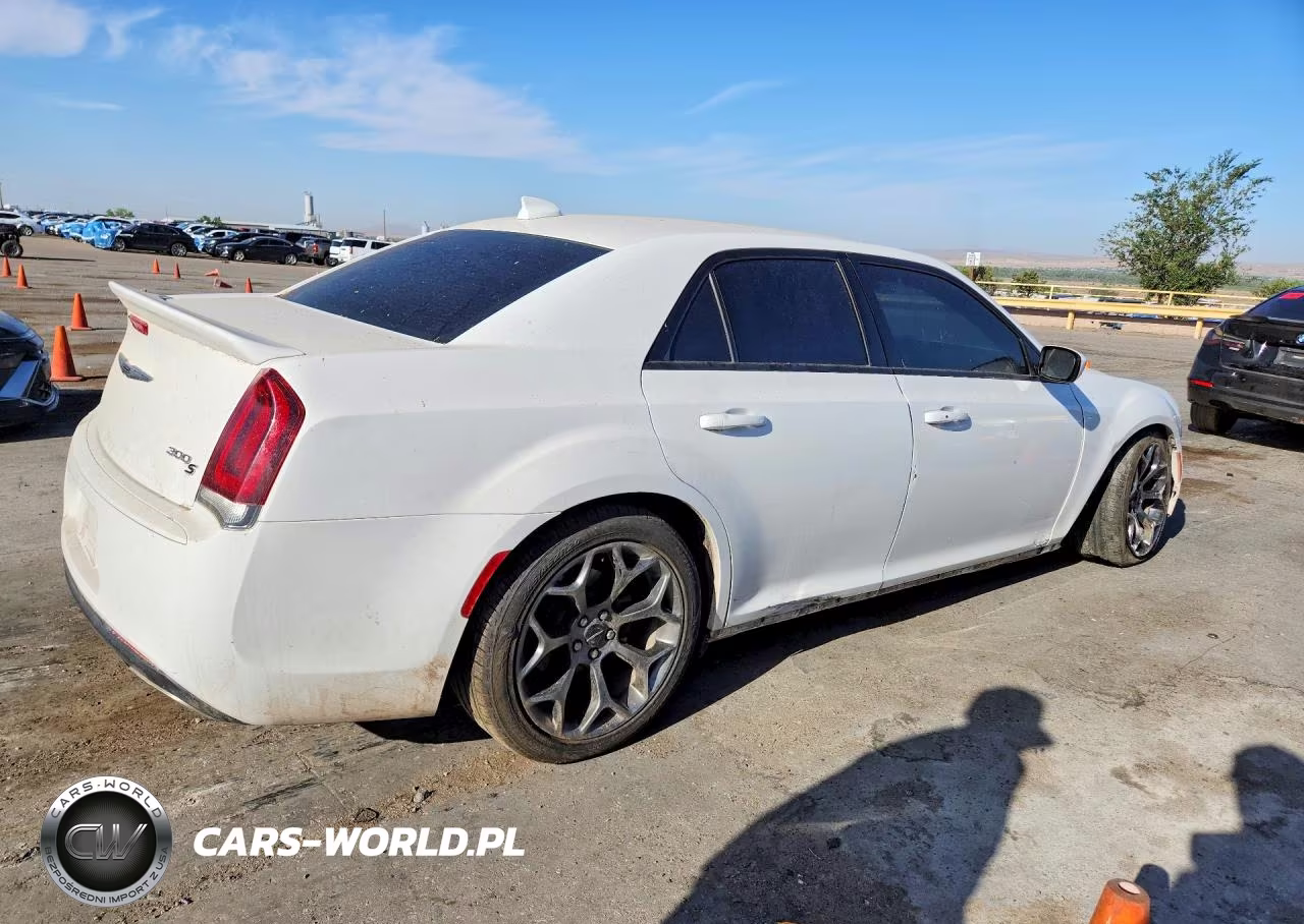 2018 Chrysler 300 VIN:2C3CCABGXJH127327 - 3