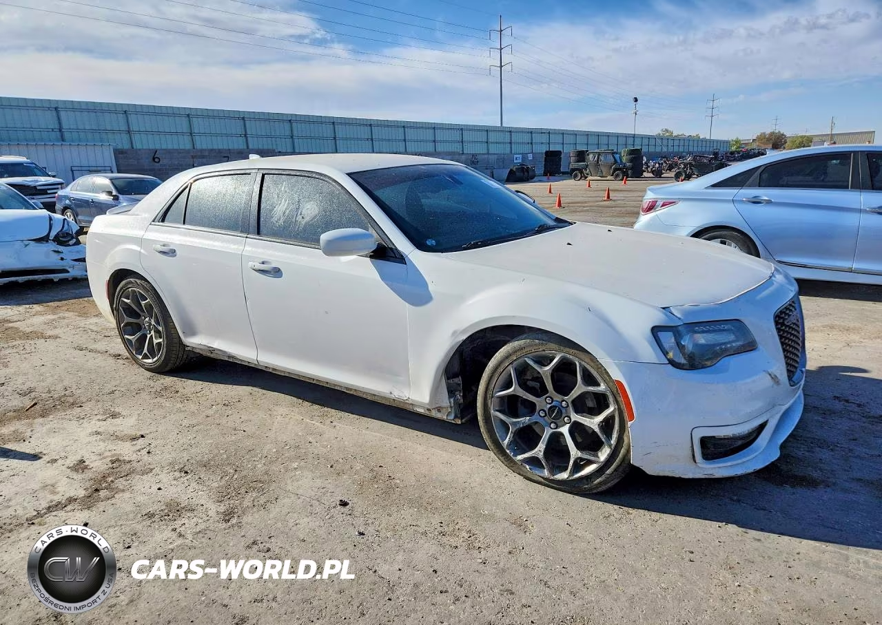 2018 Chrysler 300 VIN:2C3CCABGXJH127327 - 4