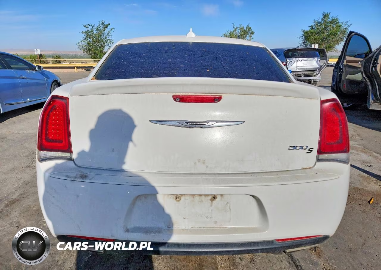 2018 Chrysler 300 VIN:2C3CCABGXJH127327 - 6