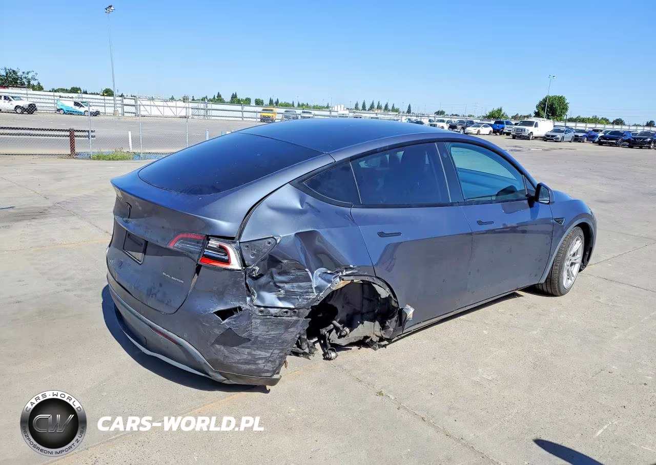 2021 Tesla Model Y VIN:5YJYGDEE4MF063149 - 3