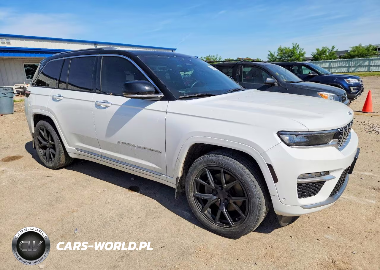 2022 Jeep Grand Cherokee Summit VIN:1C4RJHETXN8602483 - 4
