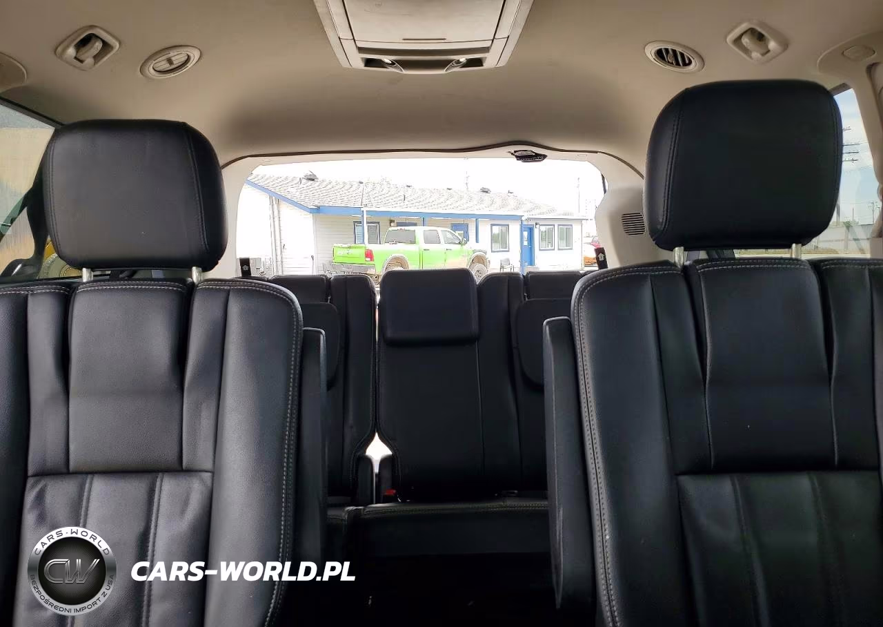 2015 Chrysler Town & Country Touring VIN:2C4RC1BGXFR709211 - 10