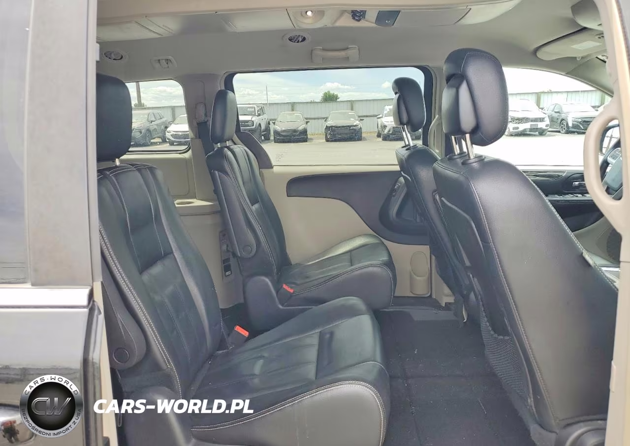 2015 Chrysler Town & Country Touring VIN:2C4RC1BGXFR709211 - 11