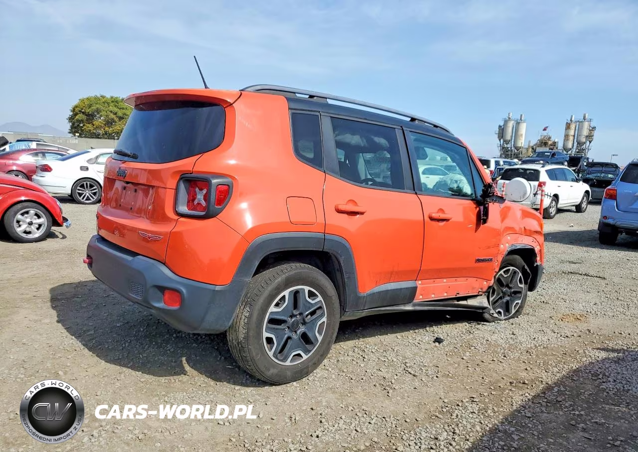 2015 Jeep Renegade Trailhawk VIN:ZACCJBCT8FPB91407 - 3
