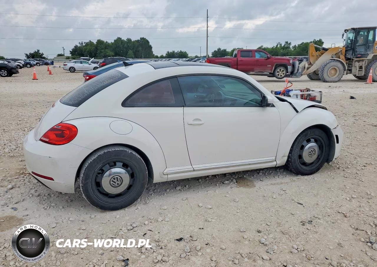 2013 Volkswagen Beetle VIN:3VWJX7AT2DM692019 - 3