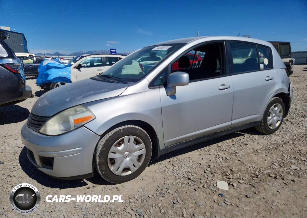 2010 Nissan Versa 1.8 S – zdjęcie 1 z 12