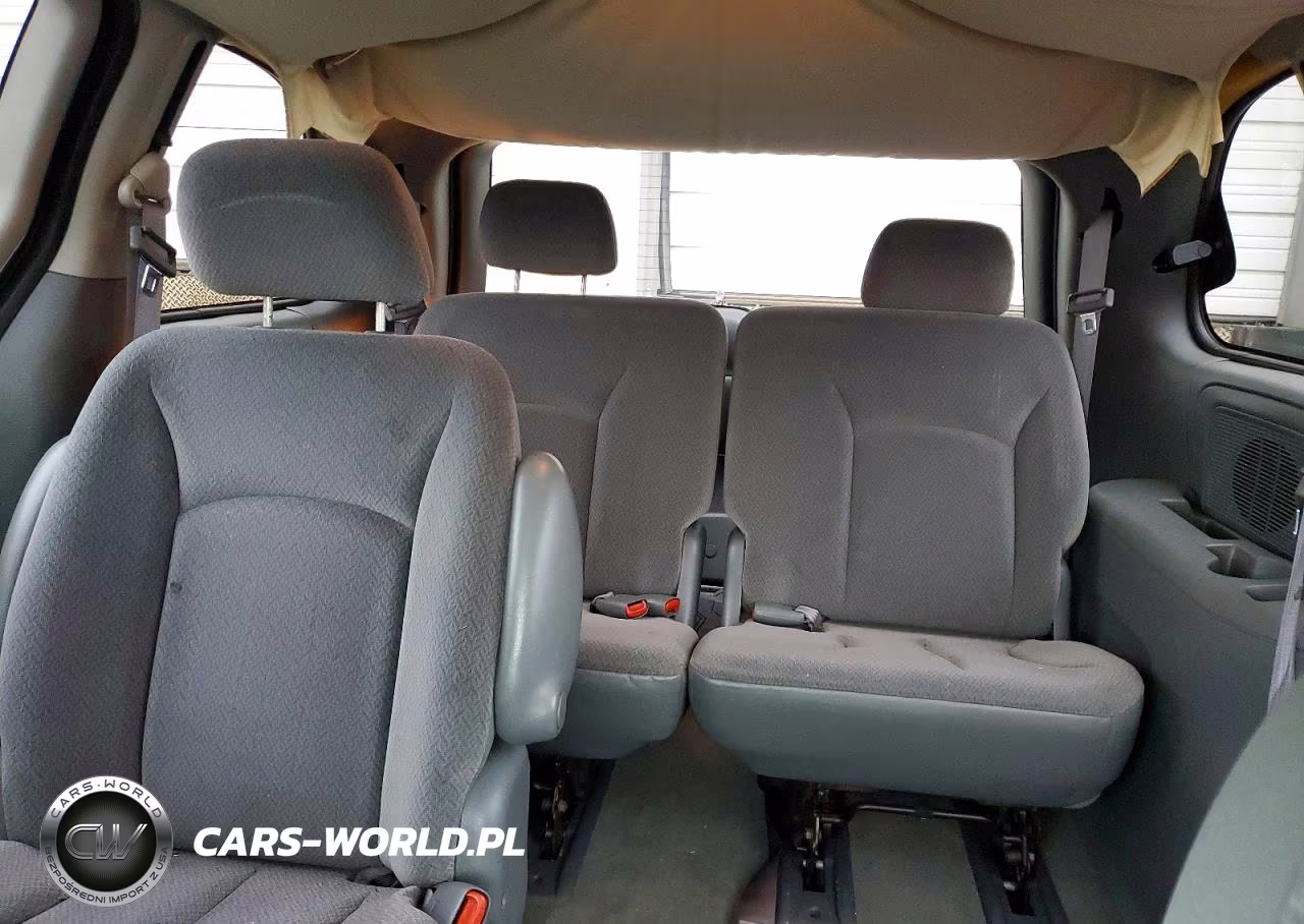 2005 Chrysler Town & Country VIN:1C4GP45R55B441191 - 10