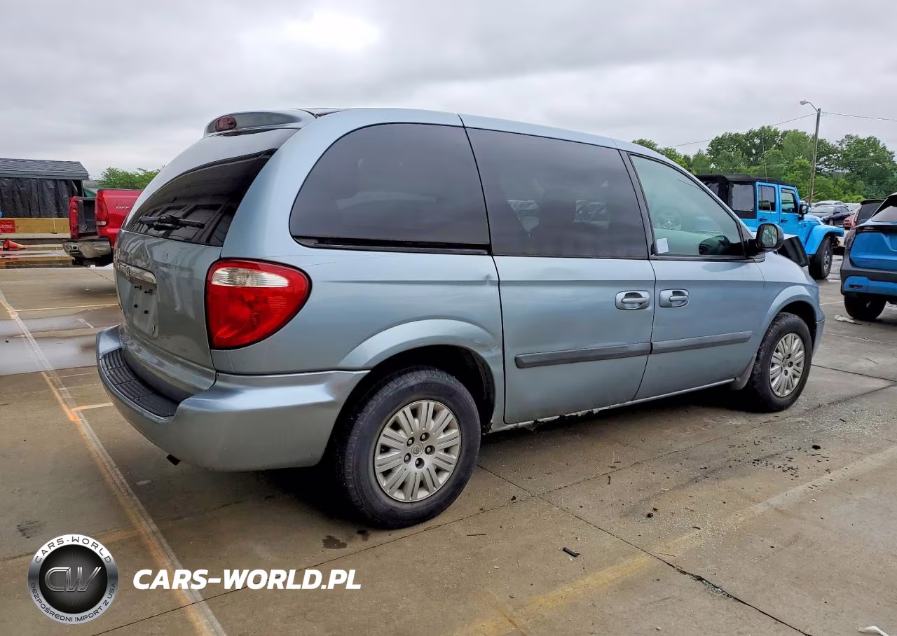 2005 Chrysler Town & Country VIN:1C4GP45R55B441191 - 3