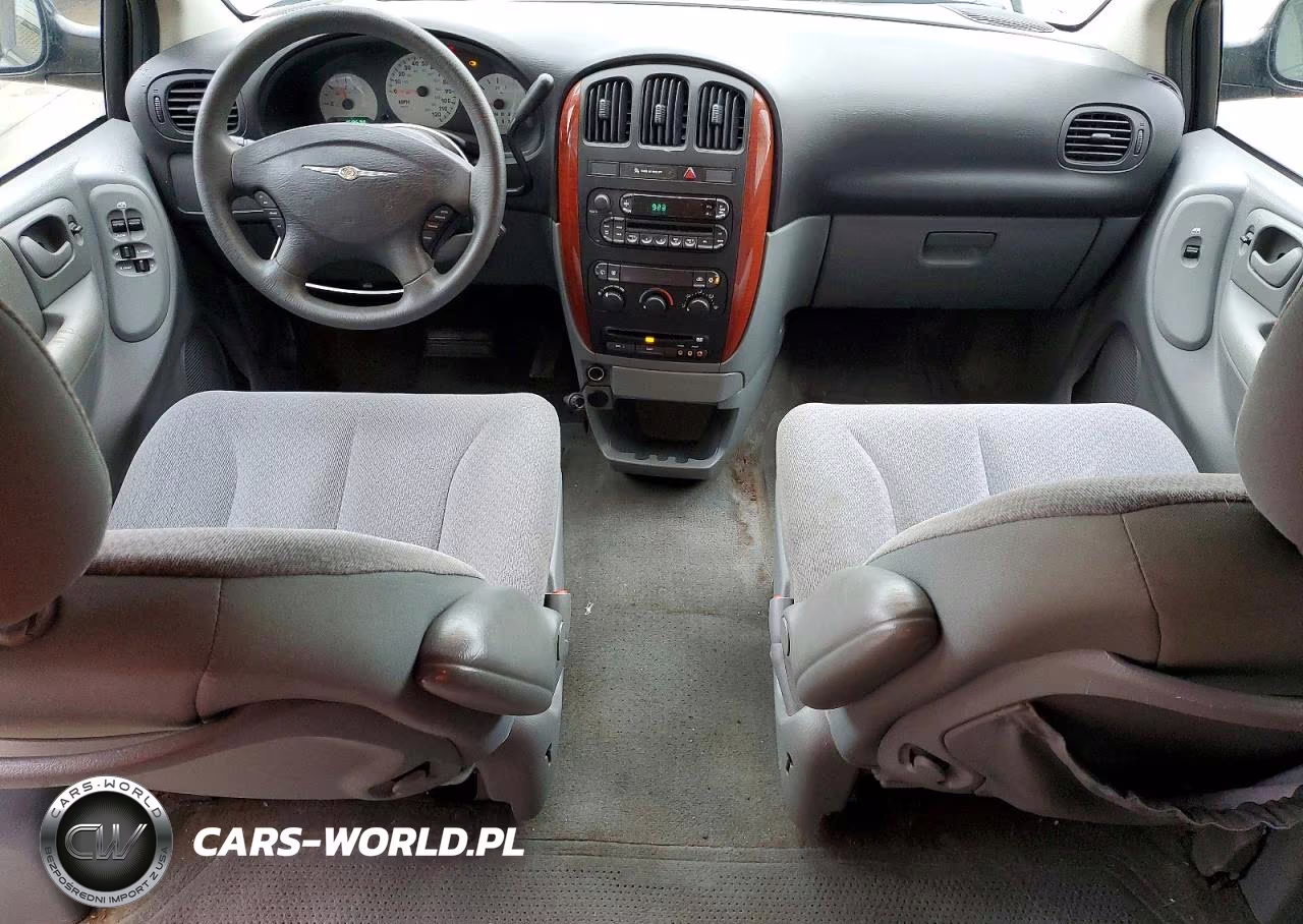 2005 Chrysler Town & Country VIN:1C4GP45R55B441191 - 8