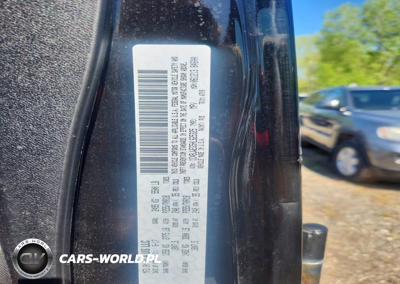 2017 Jeep Wrangler Unlimited Sahara VIN:1C4BJWEG5HL625325 - 13