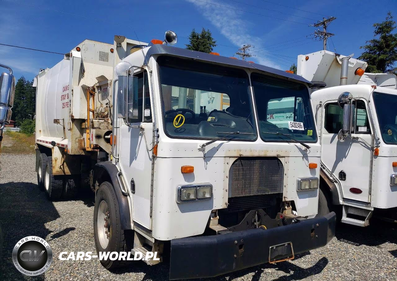 2008 Peterbilt 320 Refuse Truck