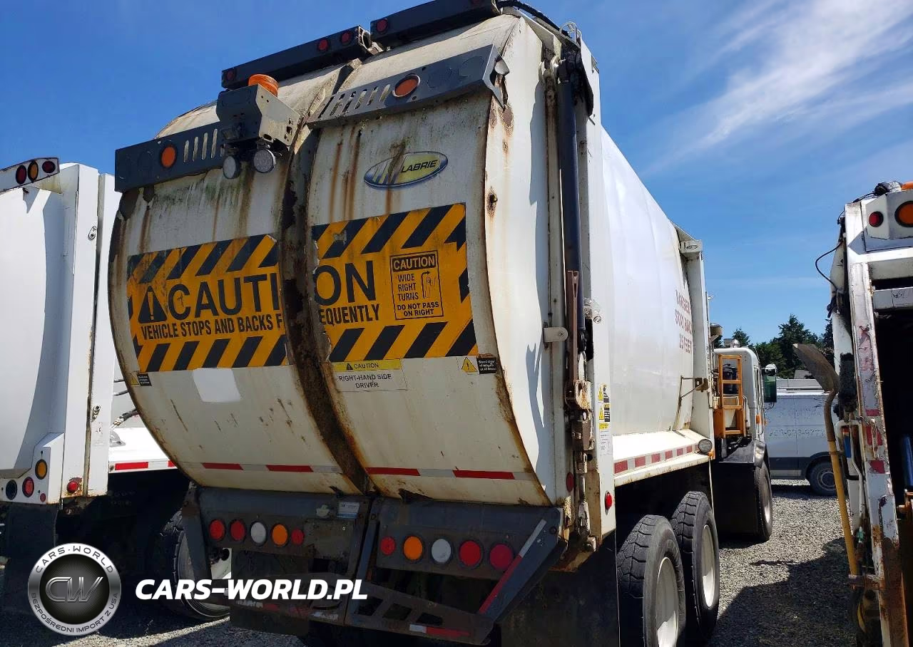 2008 Peterbilt 320 Refuse Truck VIN:3BPZL00X88F718114 - 4