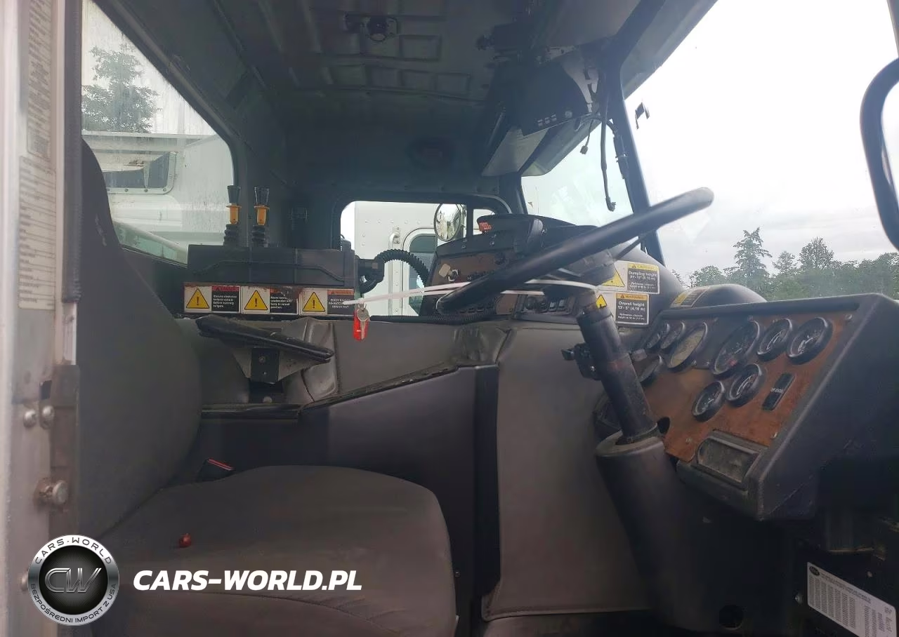 2008 Peterbilt 320 Refuse Truck VIN:3BPZL00X88F718114 - 5