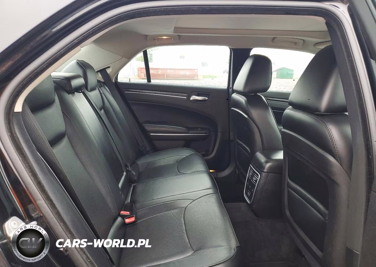 2016 Chrysler 300C VIN:2C3CCAKG0GH182636 - 10