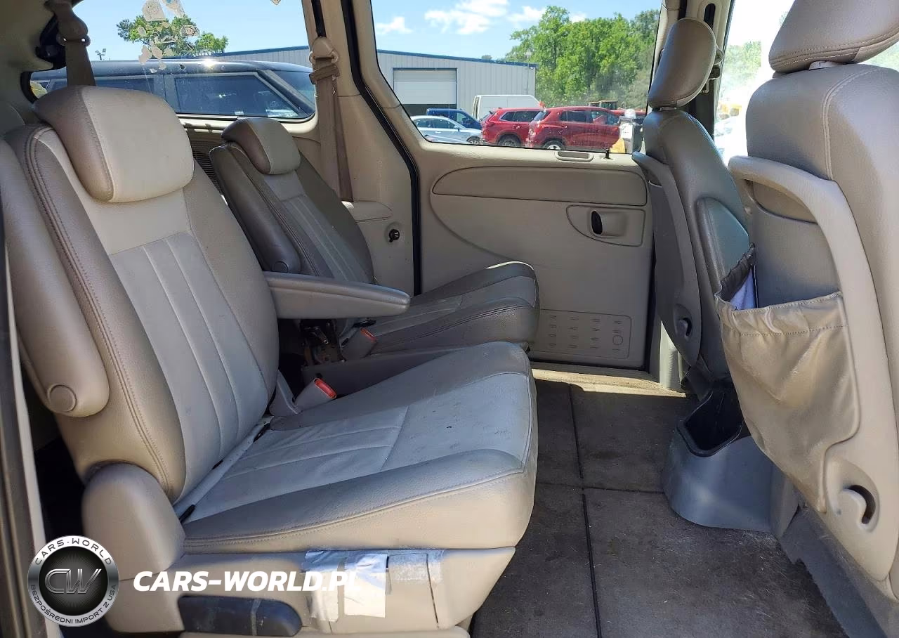 2005 Chrysler Town & Country Touring VIN:2C4GP54L25R292727 - 11