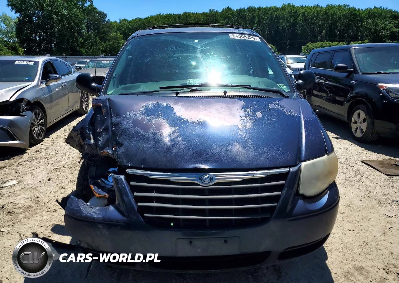 2005 Chrysler Town & Country Touring VIN:2C4GP54L25R292727 - 5