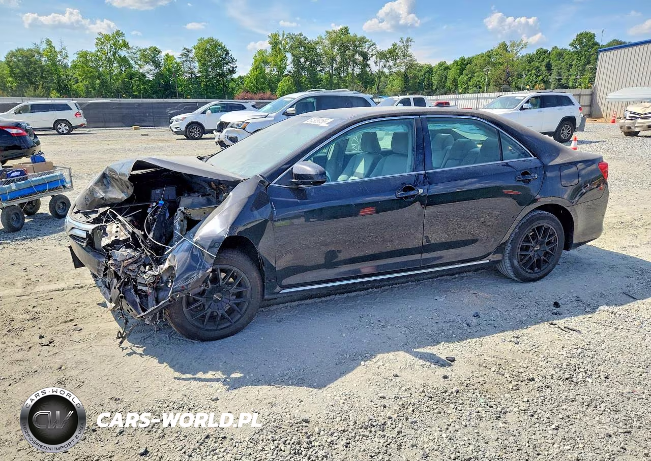 2014 Toyota Camry Le – zdjęcie 1 z 12