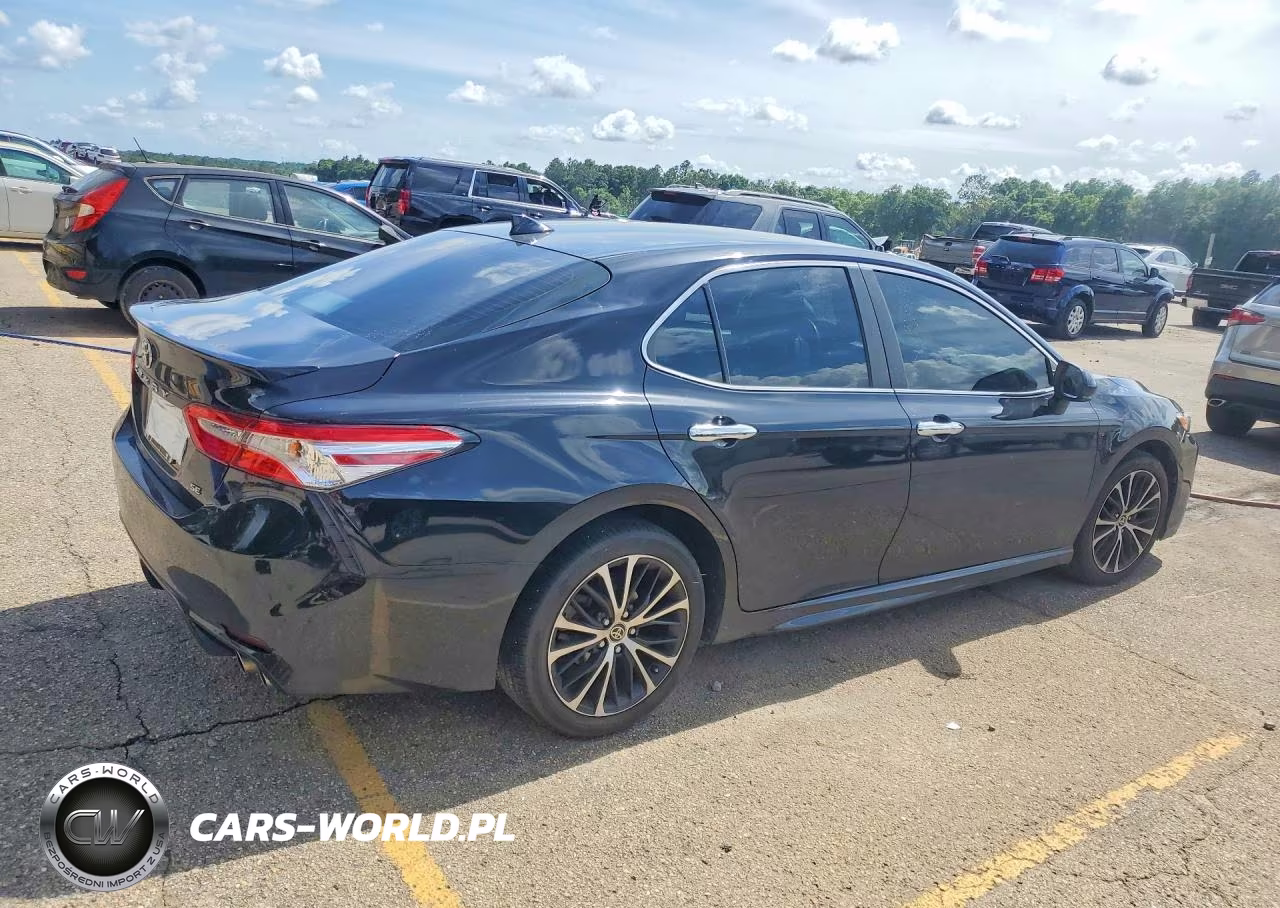 2020 Toyota Camry Se VIN:4T1G11AKXLU386811 - 3