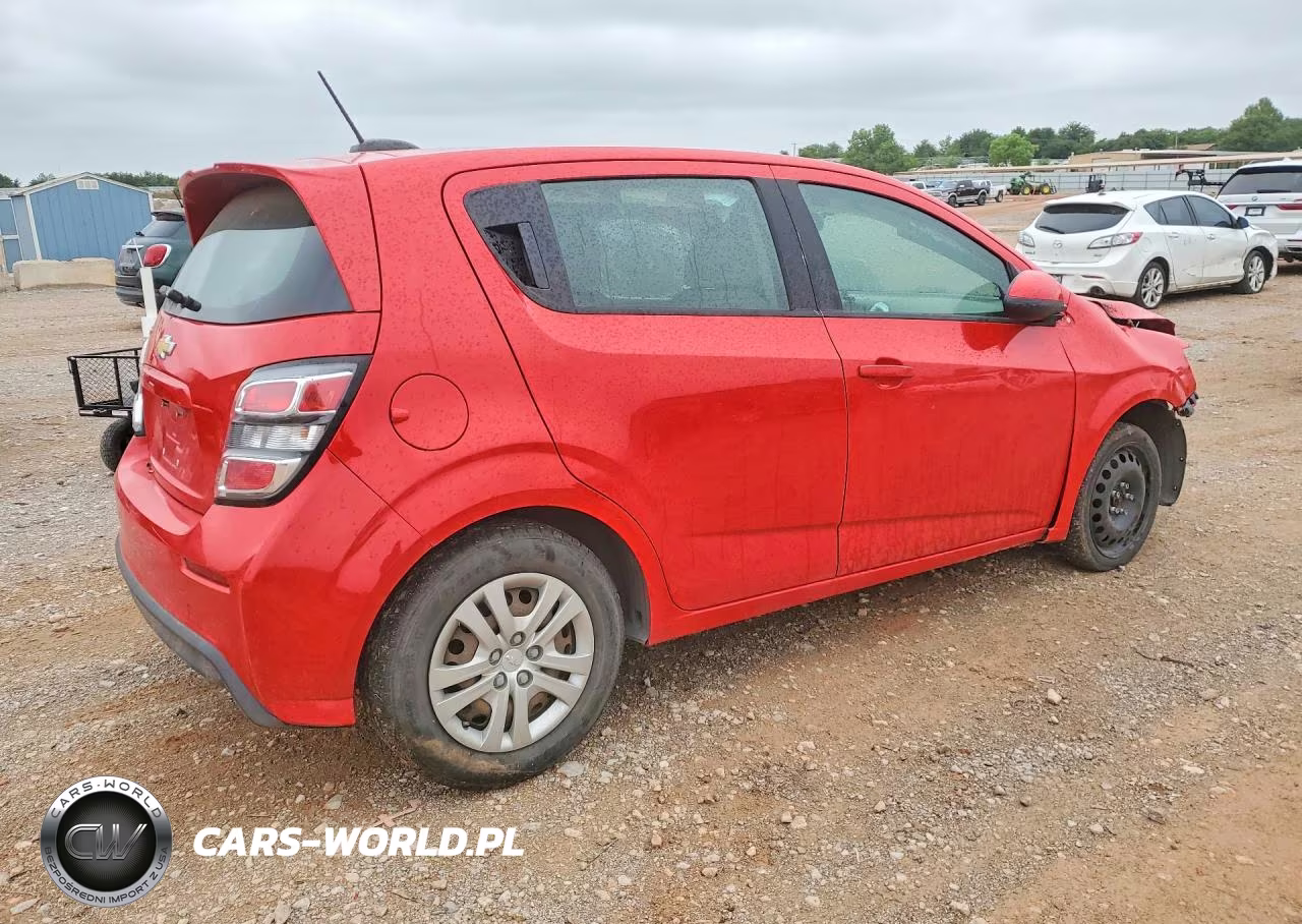 2018 Chevrolet Sonic VIN:1G1JG6SH0J4116453 - 3