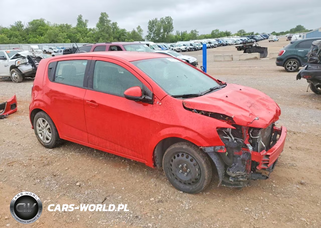 2018 Chevrolet Sonic VIN:1G1JG6SH0J4116453 - 4