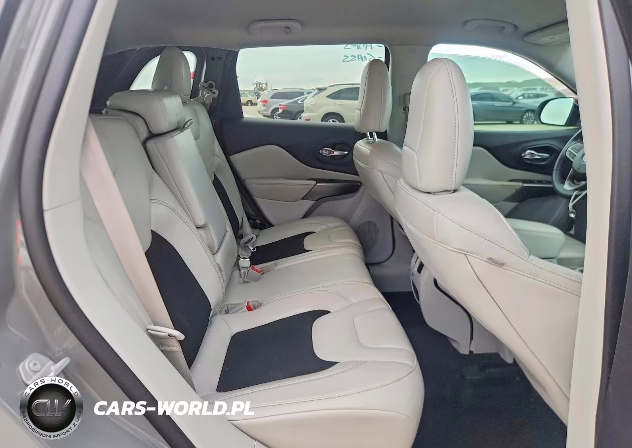 2020 Jeep Cherokee Latitude Plus VIN:1C4PJMLX2LD571708 - 11